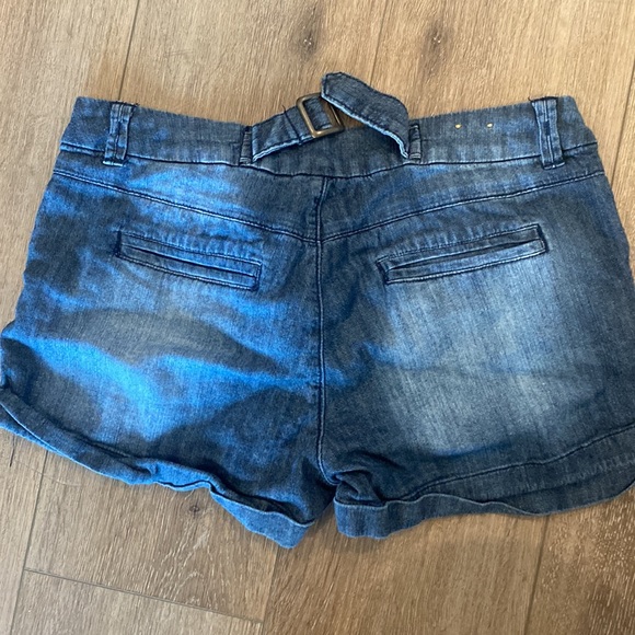 Mossimo Supply Co. Size 7 Jean shorts cuffed bottom - Picture 3 of 3